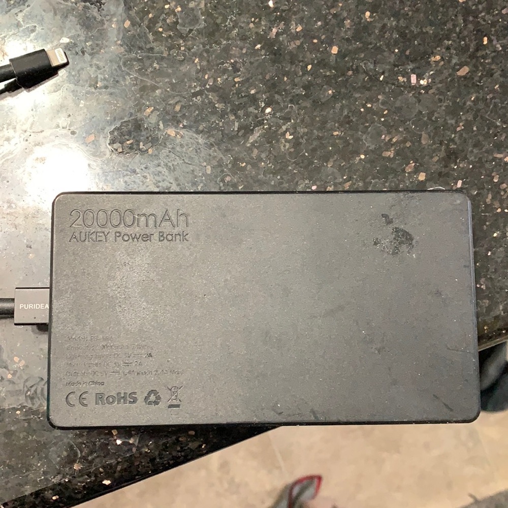 aukey power bank with usb charge iphone